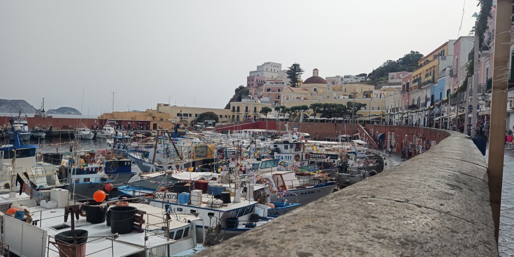 Exploration de l&rsquo;île de Palmarola et de l&rsquo;île de Ponza en mer&nbsp;Tyrrénienne